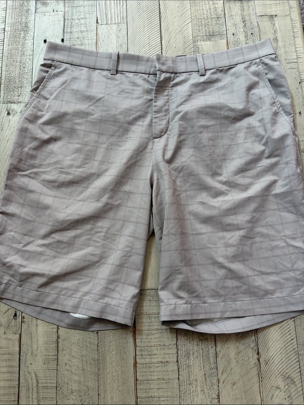 Nike Men's Light Gray Windowpane Flat-Front Shorts